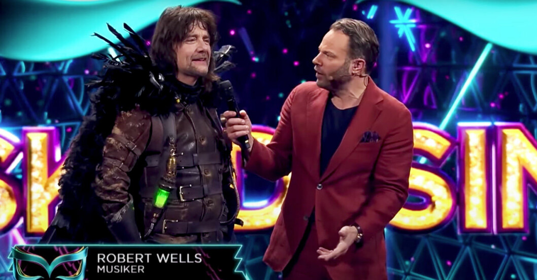 Korpen visade sig vara Robert Wells. Korpen i Masked Singer visade sig vara Robert Wells.