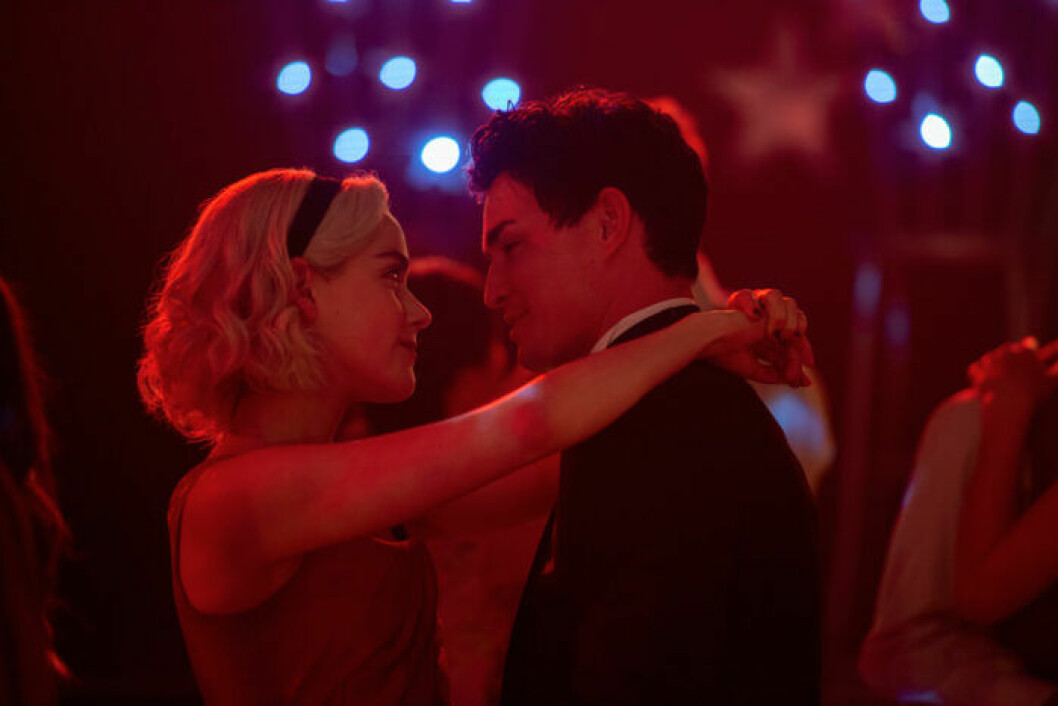 Sabrina Spellman och Nicholas Scratch. Foto: Netflix Sabrina Spellman och Nicholas Scratch i Chilling Adventures of Sabrina säsong 2.