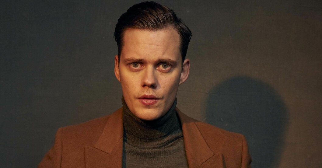 Bill Skarsgård spelar clownen Pennywise i nya filmatiseringen av Stephen Kings skräckklassiker Det. Bill Skarsgård