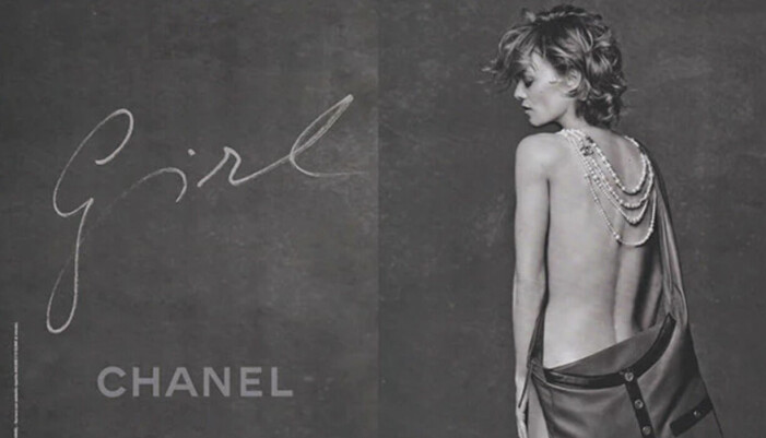 Lily-Rose Depps mamma Vanessa Paradis var Chanels musa under 90-talet. Här i modehusets <em>Girl Bag</em>-kampanj.