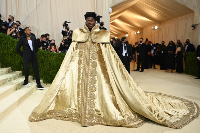 Lil Nas X i outfit ett...