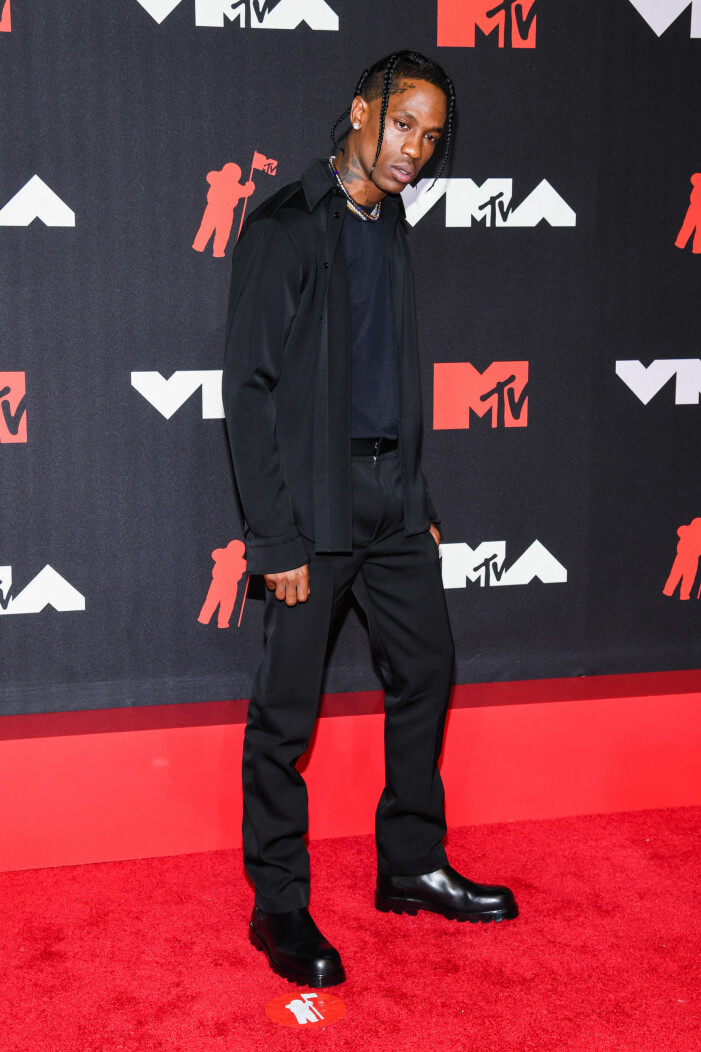 Den blivande tvåbarnspappan Travis Scott var även han på plats.