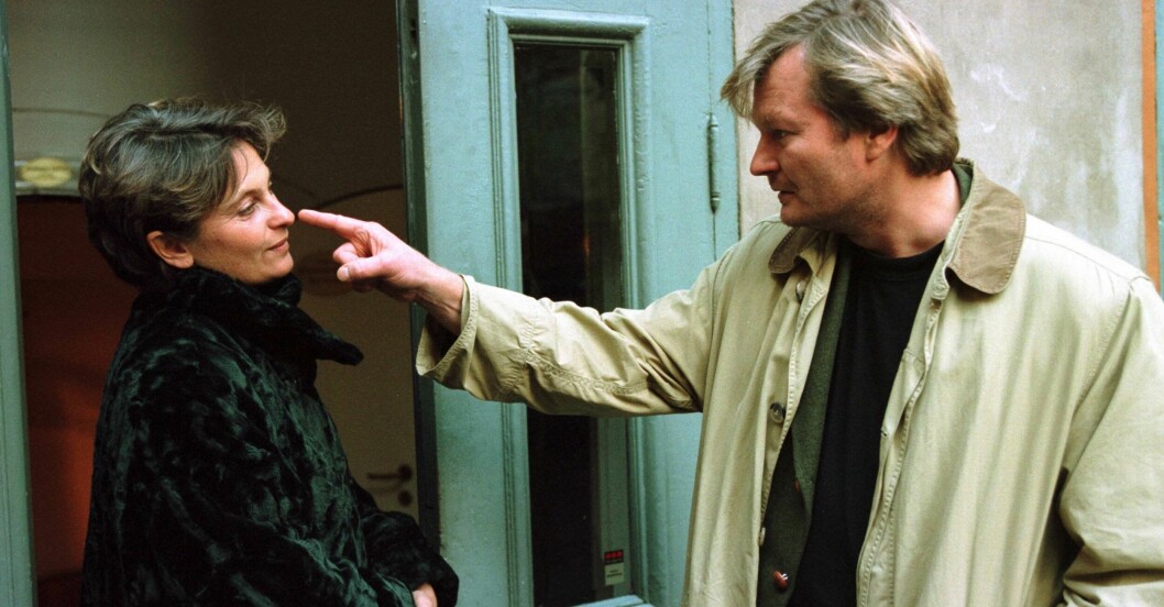 Suzanne Reuter och Peter Dalle i filmen Ogifta par.