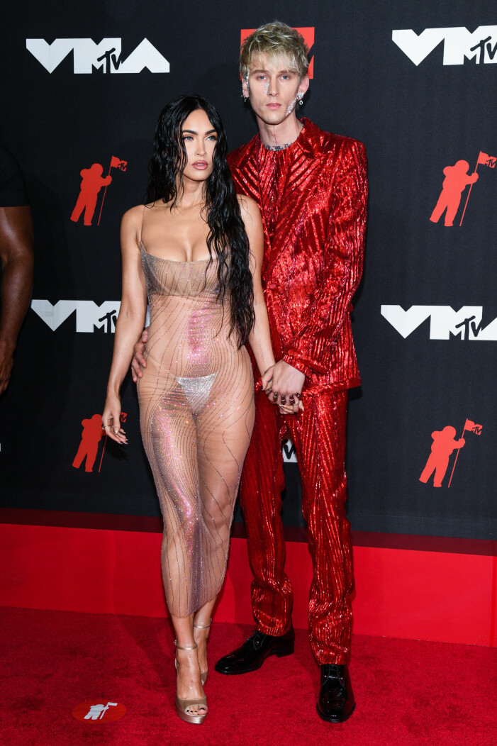 Ett annat hett kändispar på plats, Megan Fox och Machine Gun Kelly.