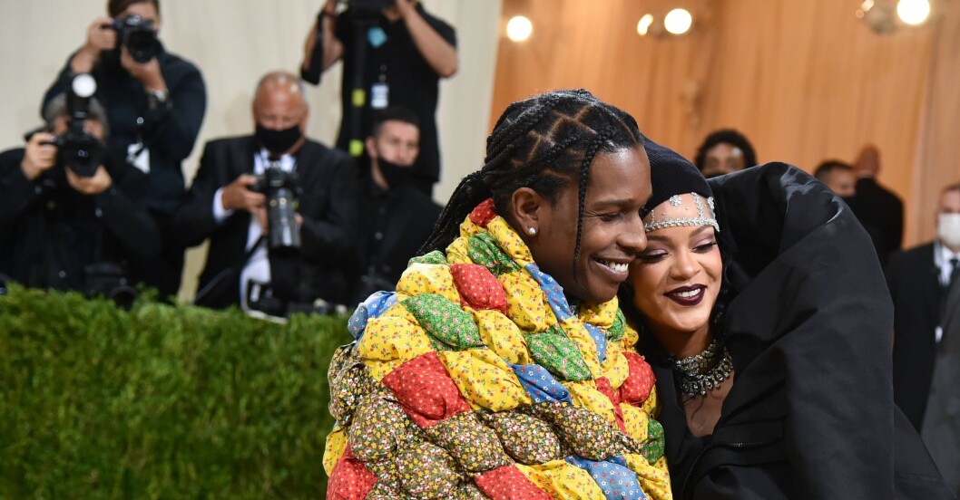 Gos, gos, gos! asap rocky och rihanna gosar på the met-galan