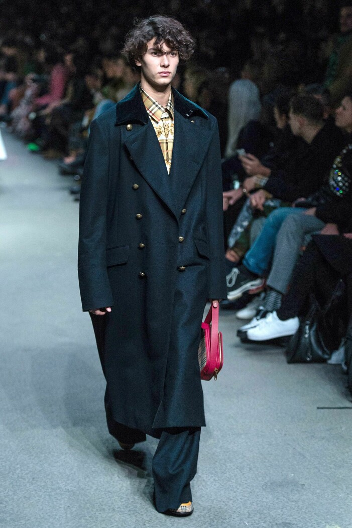 Prins Nikolai på catwalken för Burberry 2018.