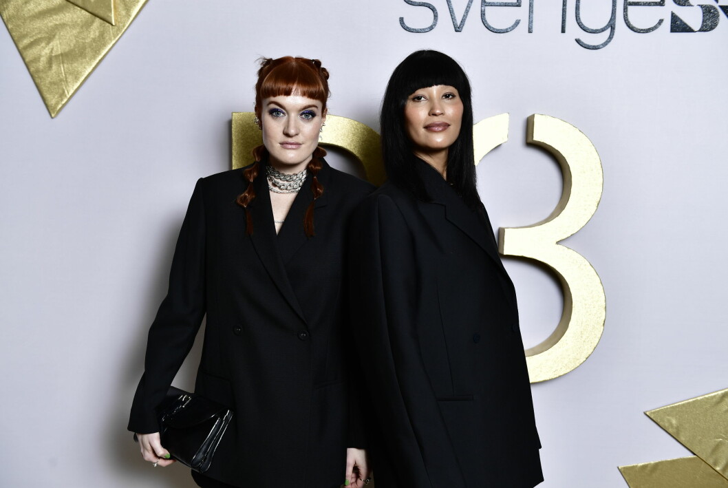 Caroline Hjelt och Aino Jawo i Icona Pop.