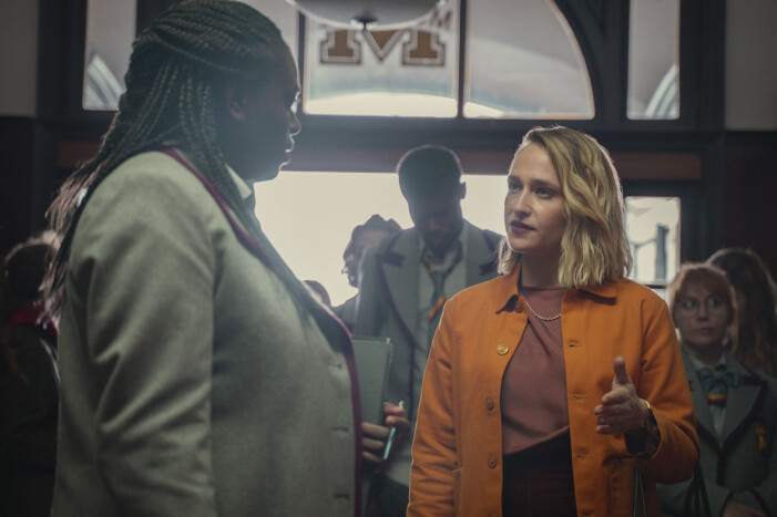 Lite bilder från det tredje avsnittet i den tredje säsongen av <em>Sex Education</em>. jemima kirke i sex education, annars känd som Jessa i serien Girls på HBO.