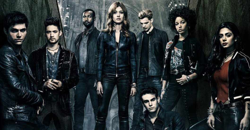 Tv-serien Shadowhunters kan du se på Netflix. Tv-serien Shadowhunters kan du se på Netflix.