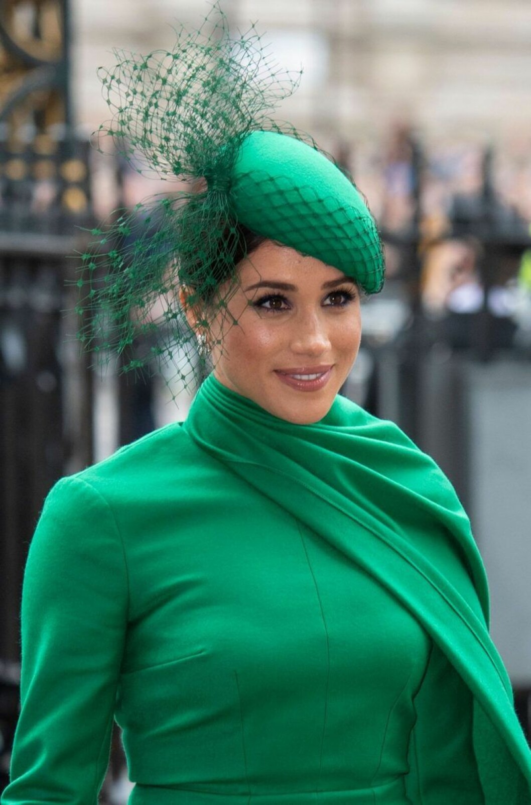 Meghan Markle i grön kappa och grön hatt