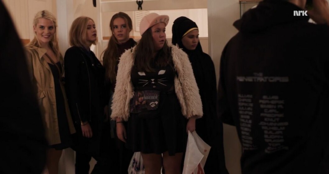 Vilde, Noora, Eva, Chris och Sana i Skam. Vilde, Noora, Eva, Chris och Sana i Skam.