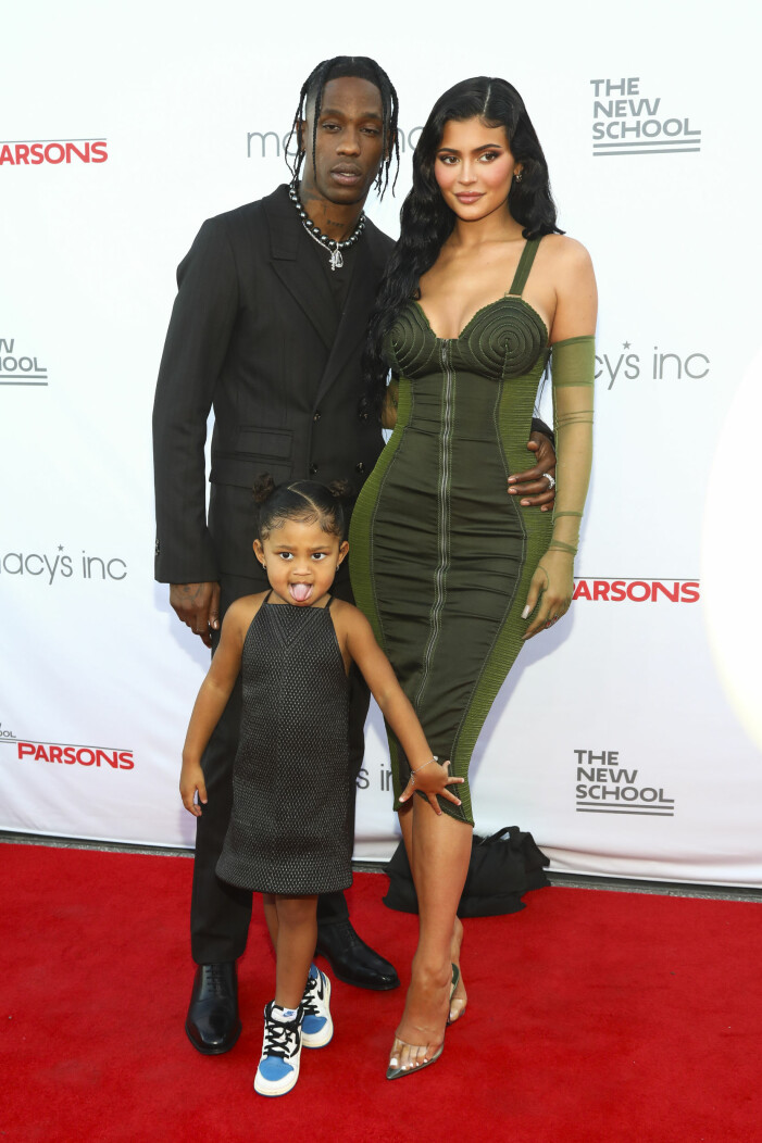 Travis Scott, Kylie Jenner och Stormi Webster på röda mattan i juni 2021. kylie jenner med travis scott och stormi