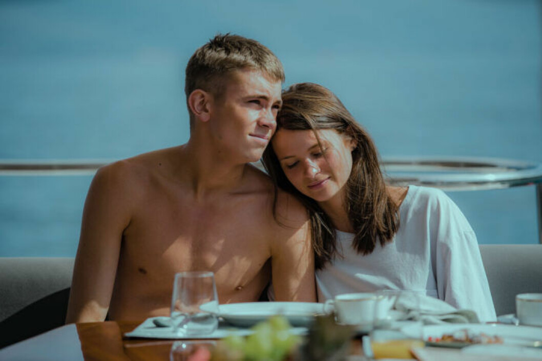 Felix Sandman och Hanna Ardéhn är två av skådespelarna i <em>Störst av allt</em>. Foto: Nikola Predovic/Netflix I Störst av allt spelar bland annat Felix Sandman
