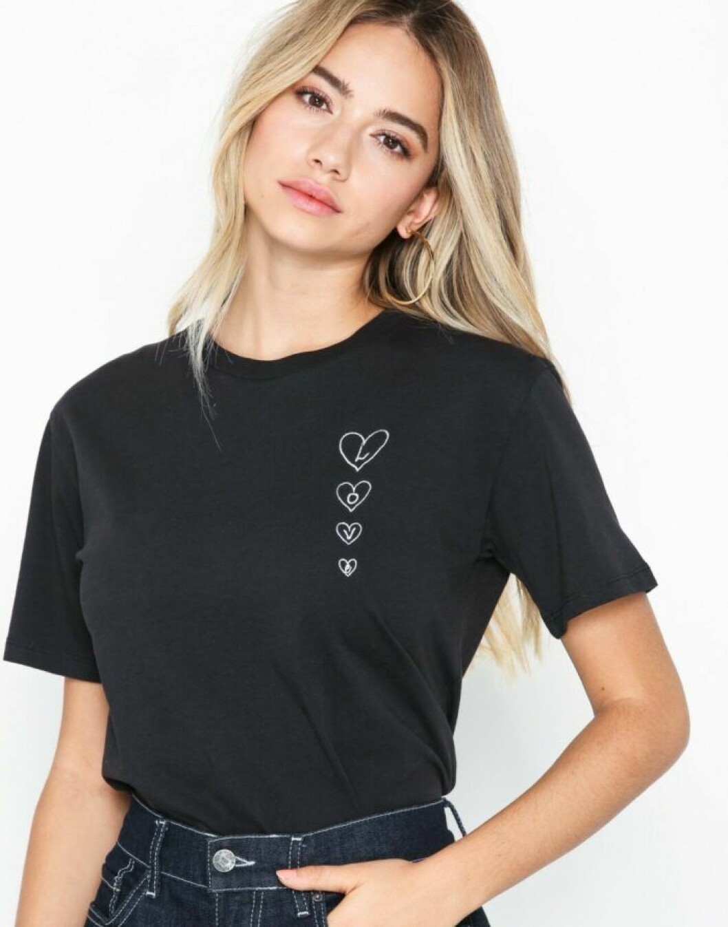 Svart t-shirt med hjärta till alla hjärtans dag