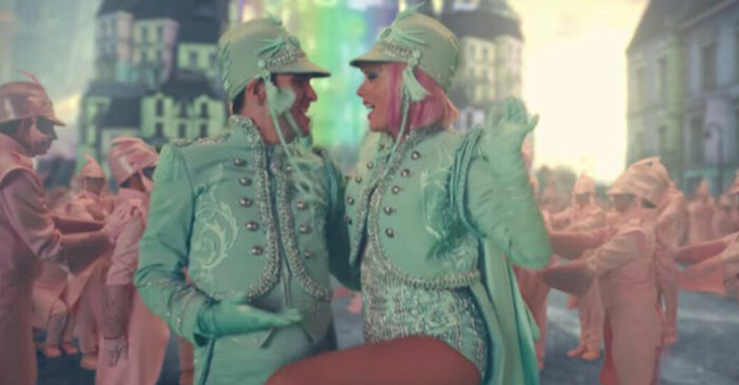 Musikvideon till låten <em>Me!</em> är en stor explosion av regnbågsfärger, enhörningar och pastellfärger. Taylor Swift musikvideo till låten Me!
