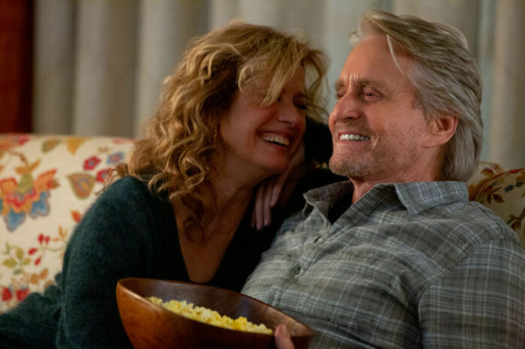 Säsong två av den Golden Globe-belönad dramaserie <em>The Kominsky Method</em> har premiär på Netflix i oktober. The Kominsky Method säsong två har premiär på Netflix i oktober 2019