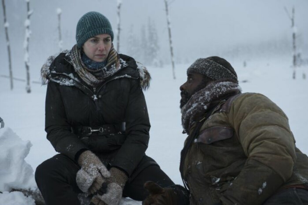 Huvudrollerna i <em>The Mountain Between Us</em> spelas av Kate Winslet och Idris Elba. En bild ur filmen The Mountain Between Us, som går att se på Viaplay.