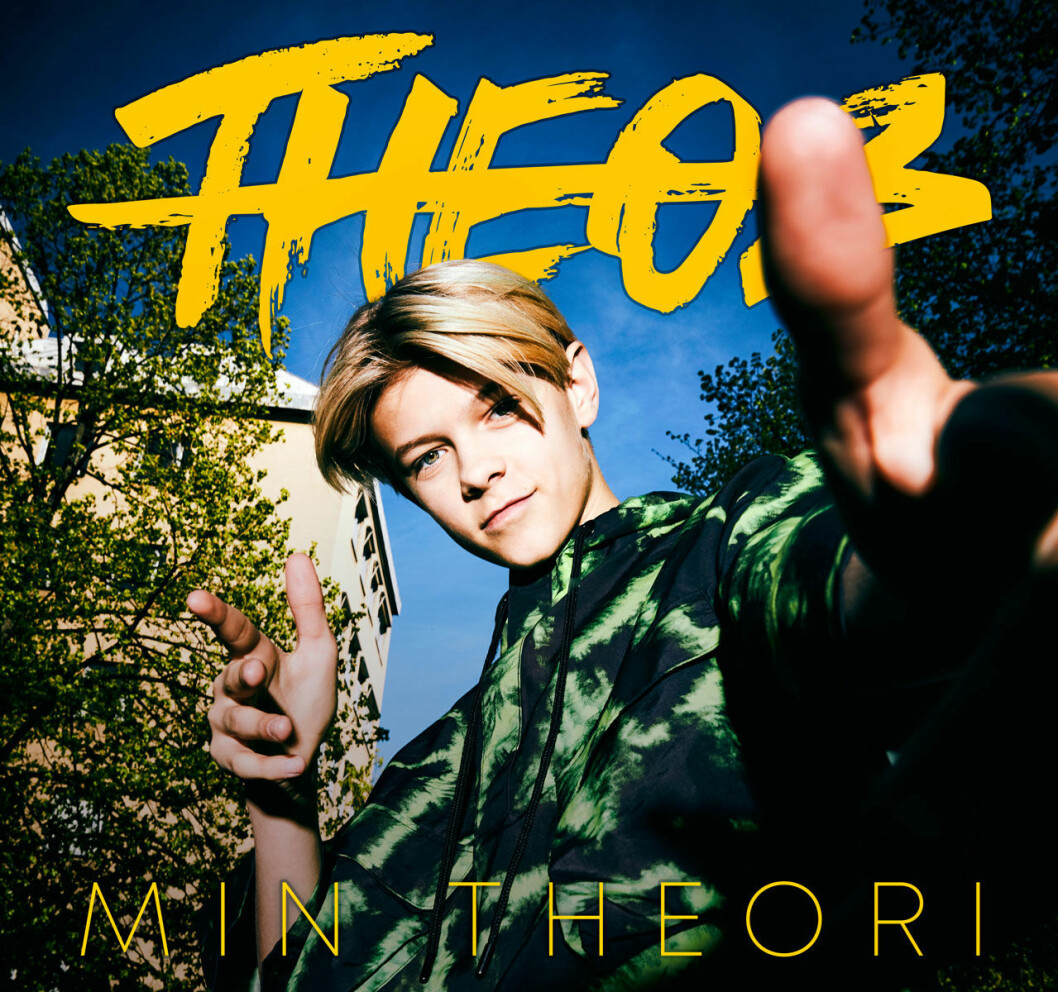 Den 26 juli släpper Theoz EP:n ”Min Theori” Min Theori