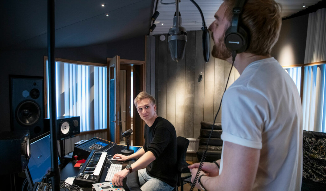 Tims låtskrivarpartners har färdigställt albumet <i>TIM</i>. Avicii SOS
