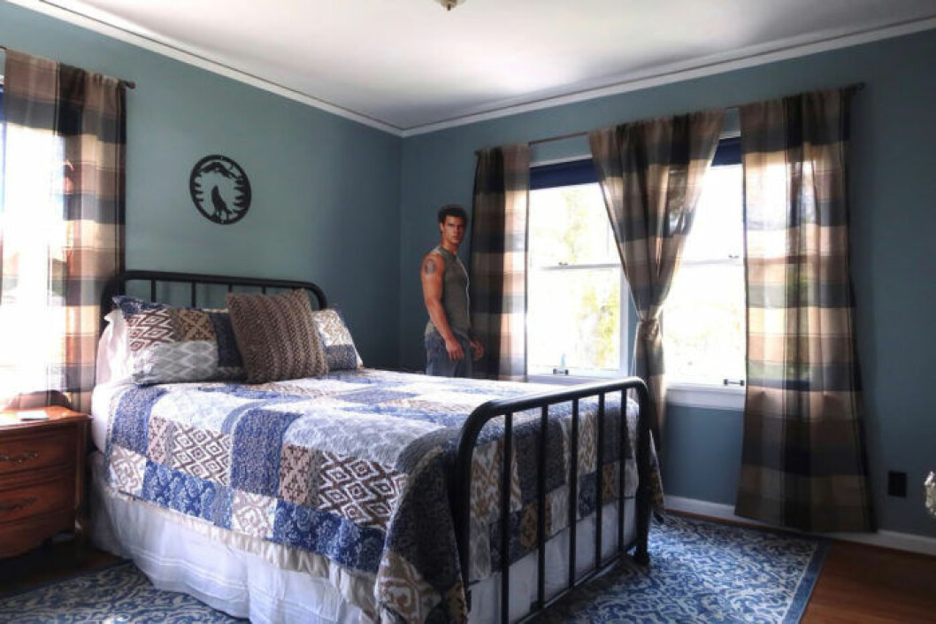 Paret som hyr ut huset har verkligen satsat på att framhäva <em>Twilight</em> i sin annons. <em>Foto: Airbnb</em> Bellas hus i Twilight går nu att hyra på AirBnb
