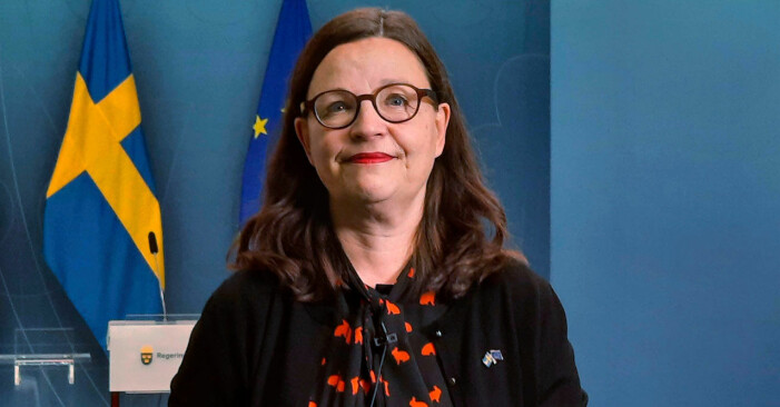 Utbildningsministern Anna Ekström meddelar att Nationella Proven ställs in .