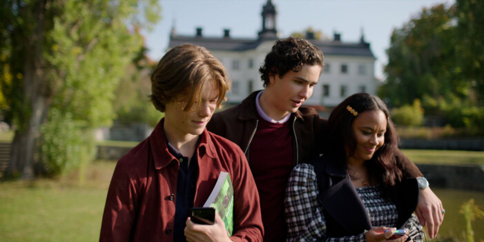 Wilhelm, August och Felice kämpar alla med att passa in, på olika sätt. Wilhelm, Felice och August