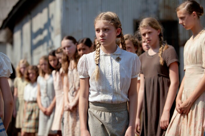 Willow Shields i rollen som Primrose Everdeen.