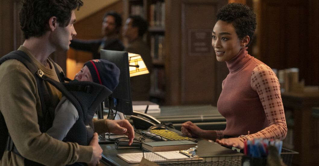 Här möter Joe den nya grannen Marienne, som spelas av Tati Gabrielle. Här möter Joe den nya grannen Marienne, som spelas av Tati Gabrielle.