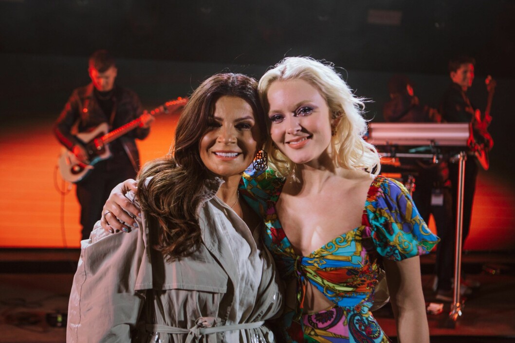 Zara Larsson bjöd in sin stora idol Carola Häggkvist. zara larsson carola
